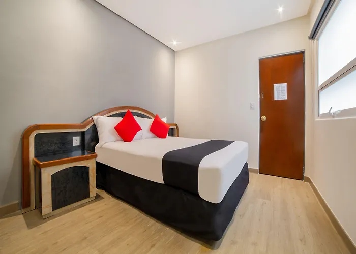 Monarca Hotel 3*